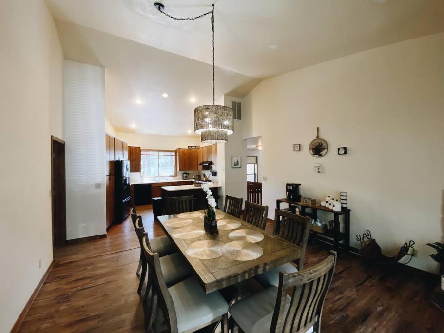 Kathys Cabin, King Bed, Hot Tub, Near-Nau & Downtown Attractions, Perfect Year-Round Mountain Getaway Flagstaff Esterno foto