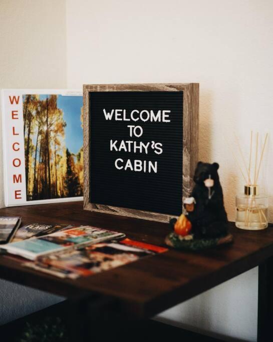 Kathys Cabin, King Bed, Hot Tub, Near-Nau & Downtown Attractions, Perfect Year-Round Mountain Getaway Flagstaff Esterno foto